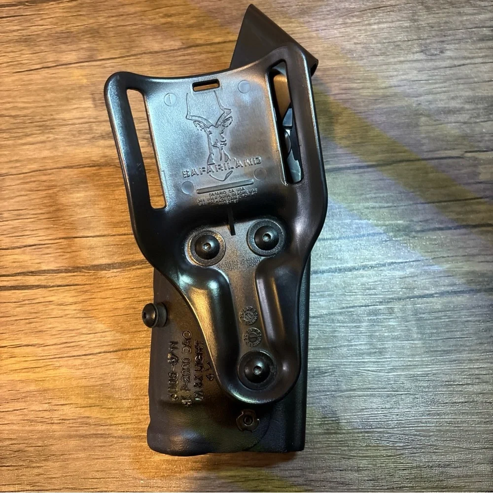 Safariland 070 SSIII Mid-Ride Level III Retention Duty Holster (right-hand draw)
